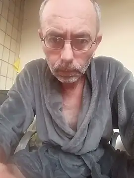 Snapshot of BesterJunge45 chatting on July 15, 2026, 3:24 am BesterJunge45 online show from July 15, 2026, 3:24 am