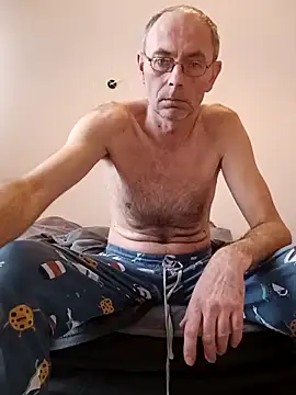 Snapshot of BesterJunge45 chatting on February 25, 2025, 1:10 pm BesterJunge45 online show from February 25, 2025, 1:10 pm