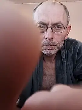 Snapshot of BesterJunge45 chatting on February 18, 2025, 9:10 am BesterJunge45 online show from February 18, 2025, 9:10 am
