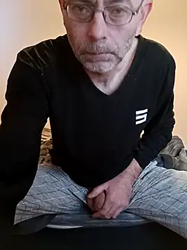 Snapshot of BesterJunge45 chatting on February 20, 2025, 7:01 am BesterJunge45 online show from February 20, 2025, 7:01 am