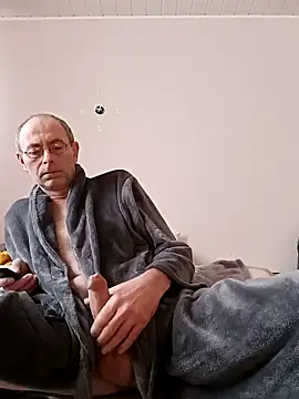 Snapshot of BesterJunge45 chatting on January 11, 2025, 11:45 am BesterJunge45 online show from January 11, 2025, 11:45 am