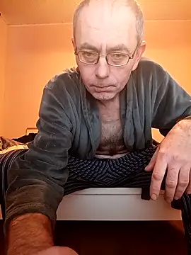 Snapshot of BesterJunge45 chatting on November 23, 2025, 7:29 am BesterJunge45 online show from November 23, 2025, 7:29 am
