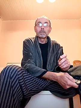 Snapshot of BesterJunge45 chatting on November 29, 2025, 6:57 am BesterJunge45 online show from November 29, 2025, 6:57 am