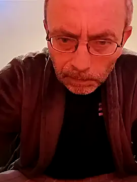 Snapshot of BesterJunge45 chatting on January 8, 2025, 4:02 am BesterJunge45 online show from January 8, 2025, 4:02 am