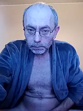 Snapshot of BesterJunge45 chatting on January 10, 2025, 9:23 am BesterJunge45 online show from January 10, 2025, 9:23 am
