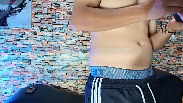 Snapshot of aaron_antonella_mds chatting on April 14, 2026, 1:38 pm aaron antonella mds online show from April 14, 2026, 1:38 pm