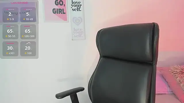 Snapshot of LanaJones_ chatting on February 16, 2026, 12:59 pm LanaJones online show from February 16, 2026, 12:59 pm