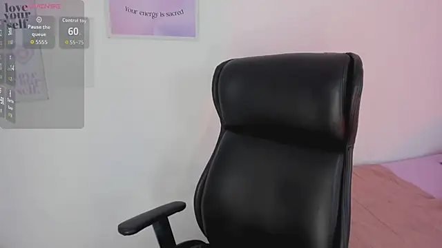 LanaJones  online show from April 17, 2026, 1:25 pm