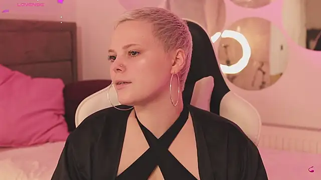 LikaBerry1 online show from February 19, 2026, 11:18 am