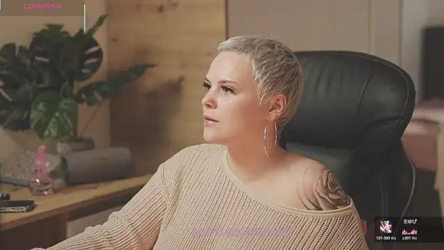 LikaBerry1 online show from November 16, 2025, 2:11 pm