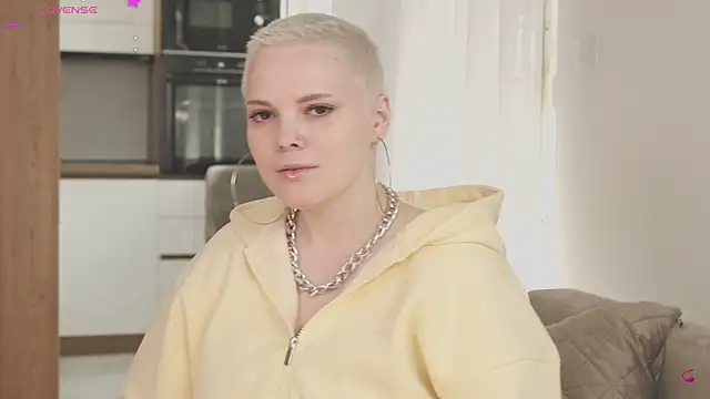 LikaBerry1 online show from April 12, 2026, 10:18 am