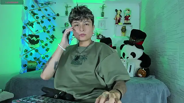 Snapshot of ZuryRamirez_ chatting on October 6, 2025, 9:04 pm ZuryRamirez  online show from October 6, 2025, 9:04 pm
