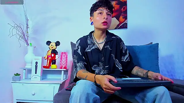 Snapshot of ZuryRamirez_ chatting on January 18, 2025, 6:10 pm ZuryRamirez  online show from January 18, 2025, 6:10 pm
