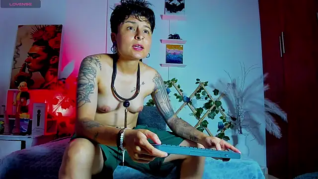 Snapshot of ZuryRamirez_ chatting on February 23, 2025, 12:08 am ZuryRamirez  online show from February 23, 2025, 12:08 am