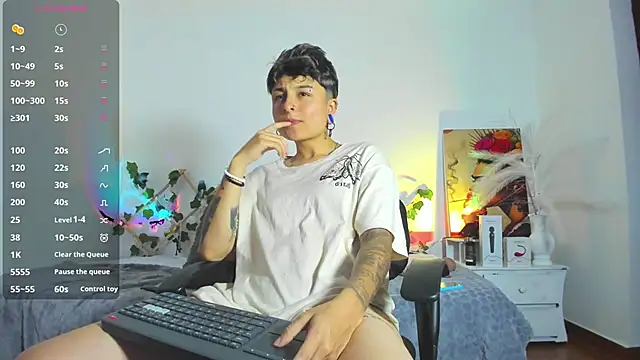 Snapshot of ZuryRamirez_ chatting on March 7, 2025, 8:00 pm ZuryRamirez  online show from March 7, 2025, 8:00 pm