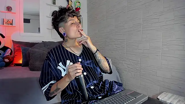 Snapshot of ZuryRamirez_ chatting on October 22, 2025, 9:13 pm ZuryRamirez  online show from October 22, 2025, 9:13 pm