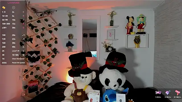 Snapshot of ZuryRamirez_ chatting on September 28, 2025, 9:44 pm ZuryRamirez  online show from September 28, 2025, 9:44 pm