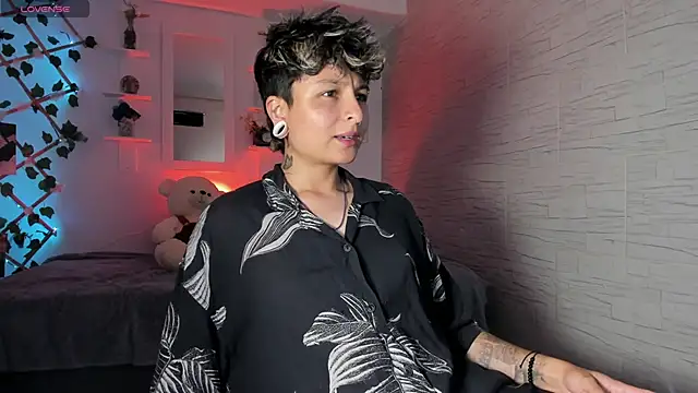 Snapshot of ZuryRamirez_ chatting on October 3, 2025, 8:21 pm ZuryRamirez  online show from October 3, 2025, 8:21 pm