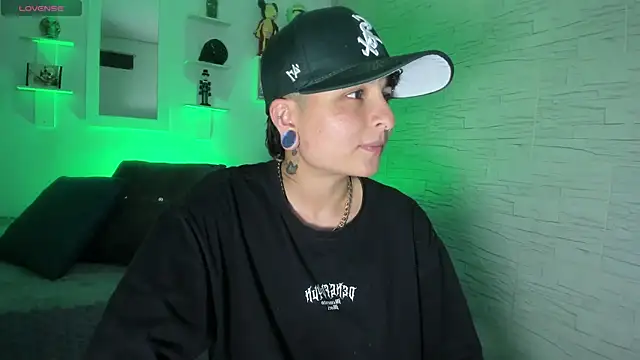 Snapshot of ZuryRamirez_ chatting on October 11, 2025, 9:27 pm ZuryRamirez  online show from October 11, 2025, 9:27 pm
