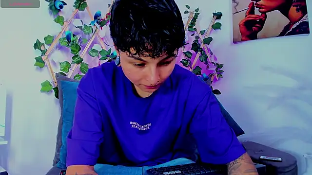 Snapshot of ZuryRamirez_ chatting on February 17, 2025, 7:33 pm ZuryRamirez  online show from February 17, 2025, 7:33 pm