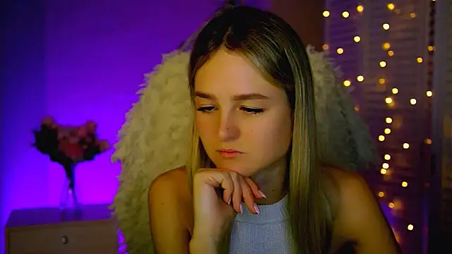 DeboraLarson online show from November 30, 2025, 3:29 am