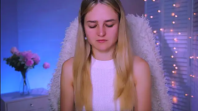 Snapshot of DeboraLarson chatting on October 3, 2025, 7:10 am DeboraLarson online show from October 3, 2025, 7:10 am