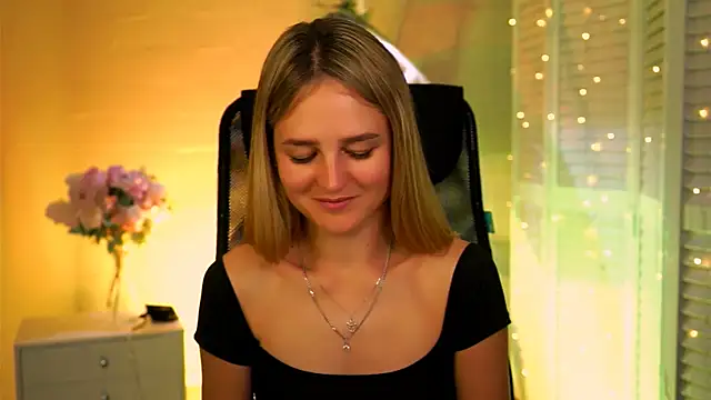 DeboraLarson online show from April 10, 2026, 3:13 am