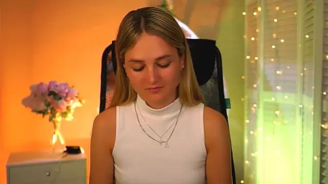 DeboraLarson online show from April 2, 2026, 3:13 am