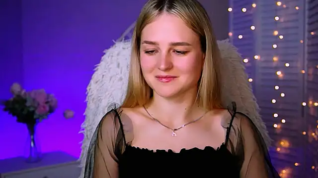 Snapshot of DeboraLarson chatting on October 7, 2025, 5:52 am DeboraLarson online show from October 7, 2025, 5:52 am