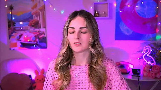 Snapshot of DeboraLarson chatting on February 17, 2025, 7:33 pm DeboraLarson online show from February 17, 2025, 7:33 pm