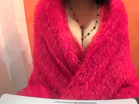 HOT-SEEMAA online show from January 5, 2025, 8:22 am