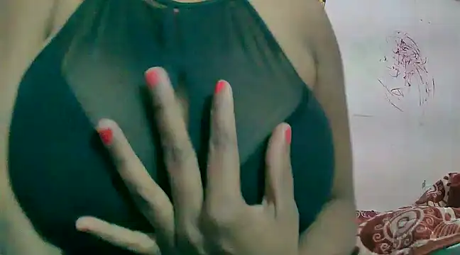 HOT-SEEMAA online show from December 18, 2024, 5:21 pm