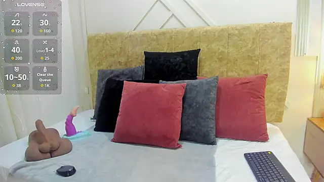 ashley  foxx  online show from November 14, 2025, 2:21 pm