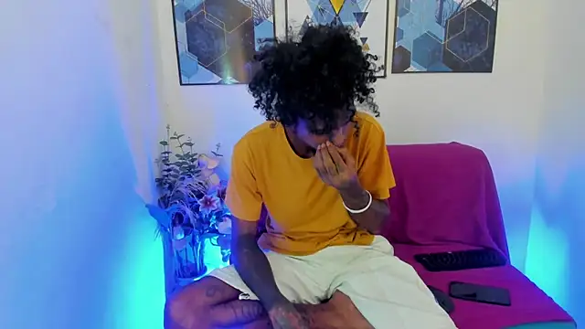 bigblackhotx1 online show from October 19, 2025, 3:20 am