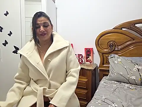 Snapshot of Julie_Boronat26 chatting on November 26, 2025, 2:17 pm Julie Boronat26 online show from November 26, 2025, 2:17 pm