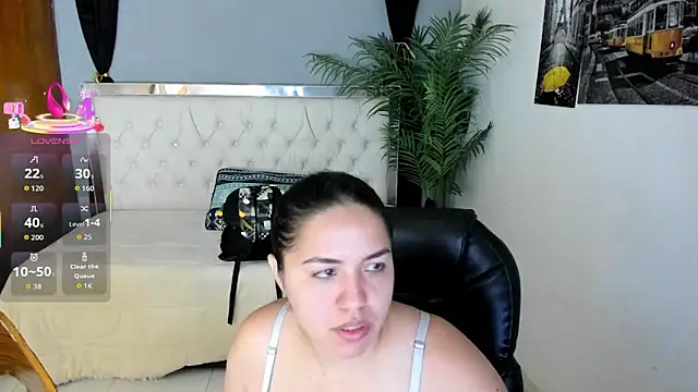 candiapole online show from October 29, 2025, 12:37 pm