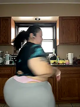 tillymarie34 online show from December 3, 2025, 5:12 pm