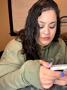 tillymarie34 online show from November 9, 2025, 4:05 am