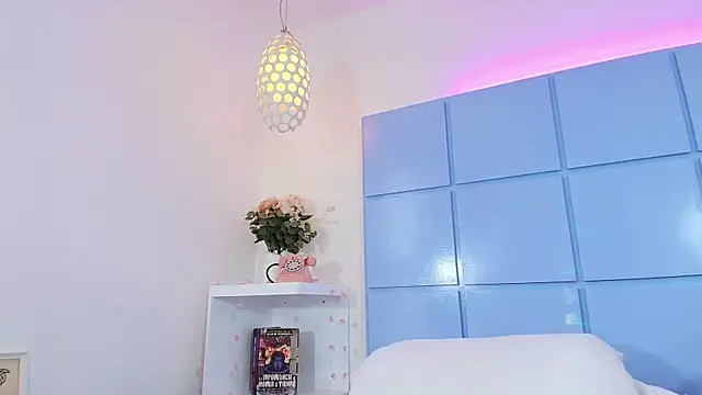 Snapshot of DollyScott1 chatting on March 19, 2025, 7:06 pm DollyScott1 online show from March 19, 2025, 7:06 pm