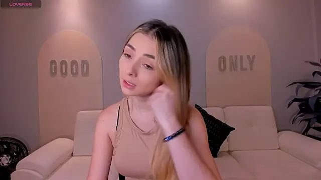 StacyWoods online show from June 10, 2026, 11:55 am