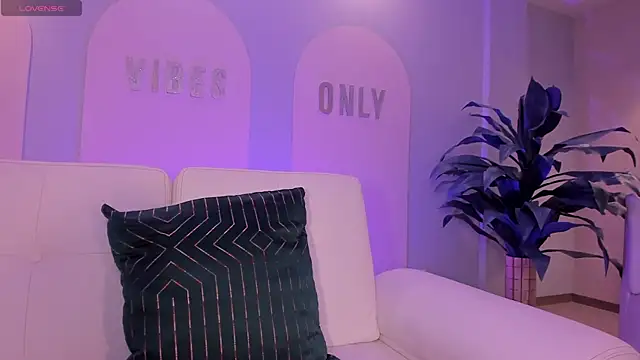 StacyWoods online show from April 11, 2026, 11:36 am