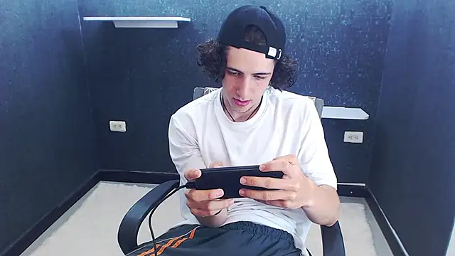 Kerverr  online show from January 14, 2026, 7:39 pm