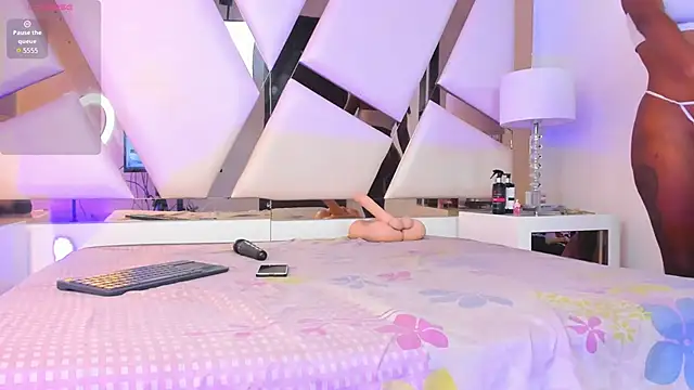 ElisabethMassey online show from March 31, 2026, 4:31 pm