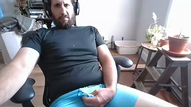 Snapshot of Eggplantout chatting on August 4, 2026, 5:06 pm Eggplantout online show from August 4, 2026, 5:06 pm