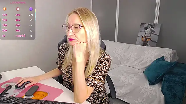 Snapshot of Sofia_Soul chatting on September 24, 2025, 7:42 pm Sofia Soul online show from September 24, 2025, 7:42 pm