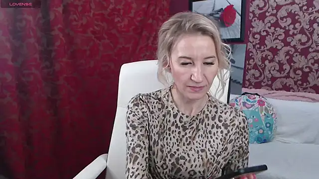 Snapshot of Sofia_Soul chatting on February 24, 2025, 10:03 pm Sofia Soul online show from February 24, 2025, 10:03 pm