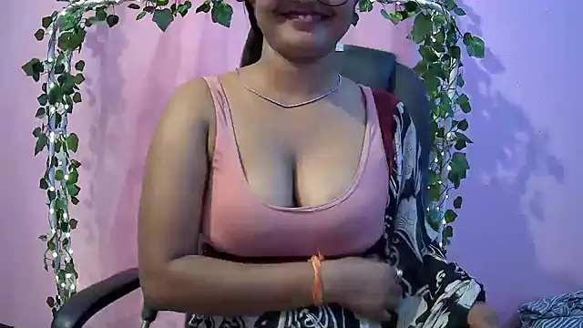 Snapshot of Pari-new chatting on March 7, 2025, 10:56 am Pari-new online show from March 7, 2025, 10:56 am