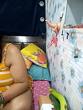 Snapshot of tina8th chatting on April 14, 2026, 4:23 pm tina8th online show from April 14, 2026, 4:23 pm