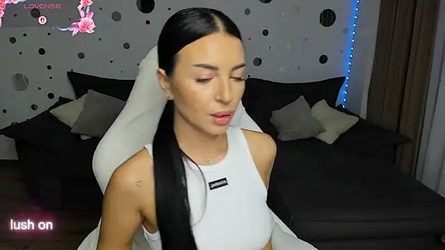 Snapshot of Just_Mira_ chatting on September 23, 2025, 4:19 am Just Mira online show from September 23, 2025, 4:19 am