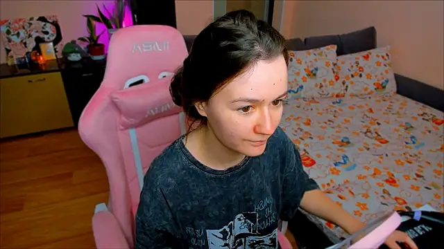 Snapshot of ameli_moon chatting on October 18, 2025, 3:25 pm ameli moon online show from October 18, 2025, 3:25 pm